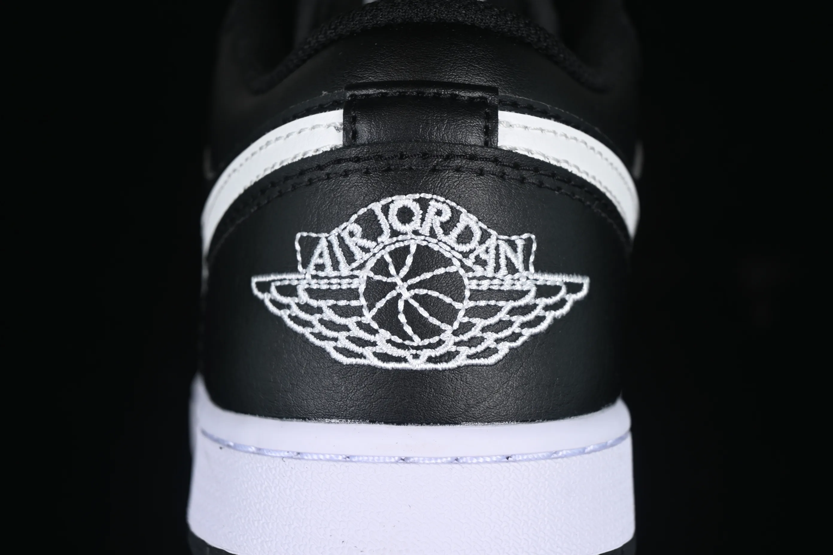 All categories Air Jordan Jordan series basketball shoes Air Jordan 1 Low G version pure original Air Jordan 1 Low AJ1 Joe 1 black and white low-top retro basketball shoes 553558-043